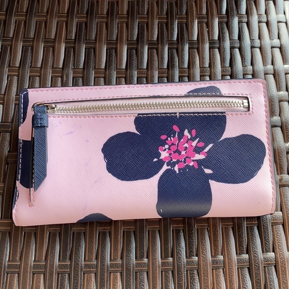 Kate Spade Bifold Wallet - Picture 4 of 5